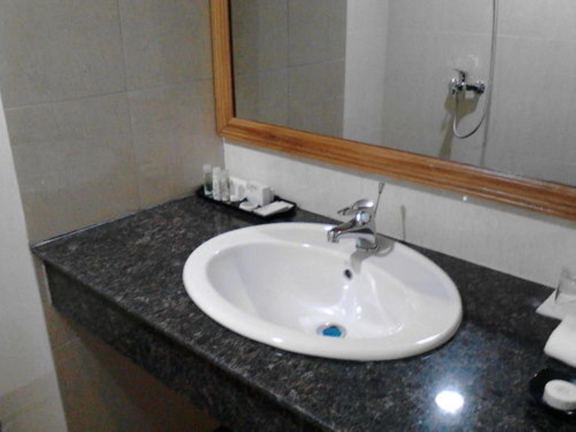 Silver Green Hotel Yangon Ngoại thất bức ảnh